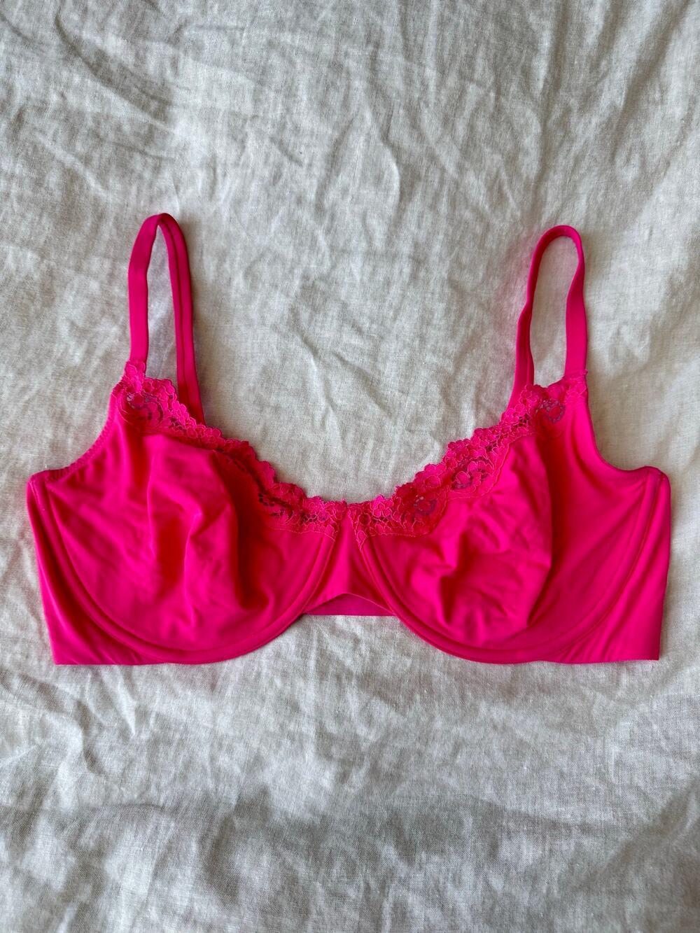 SKIMS FUSHIA UNLINED LACE BRA 38DDD